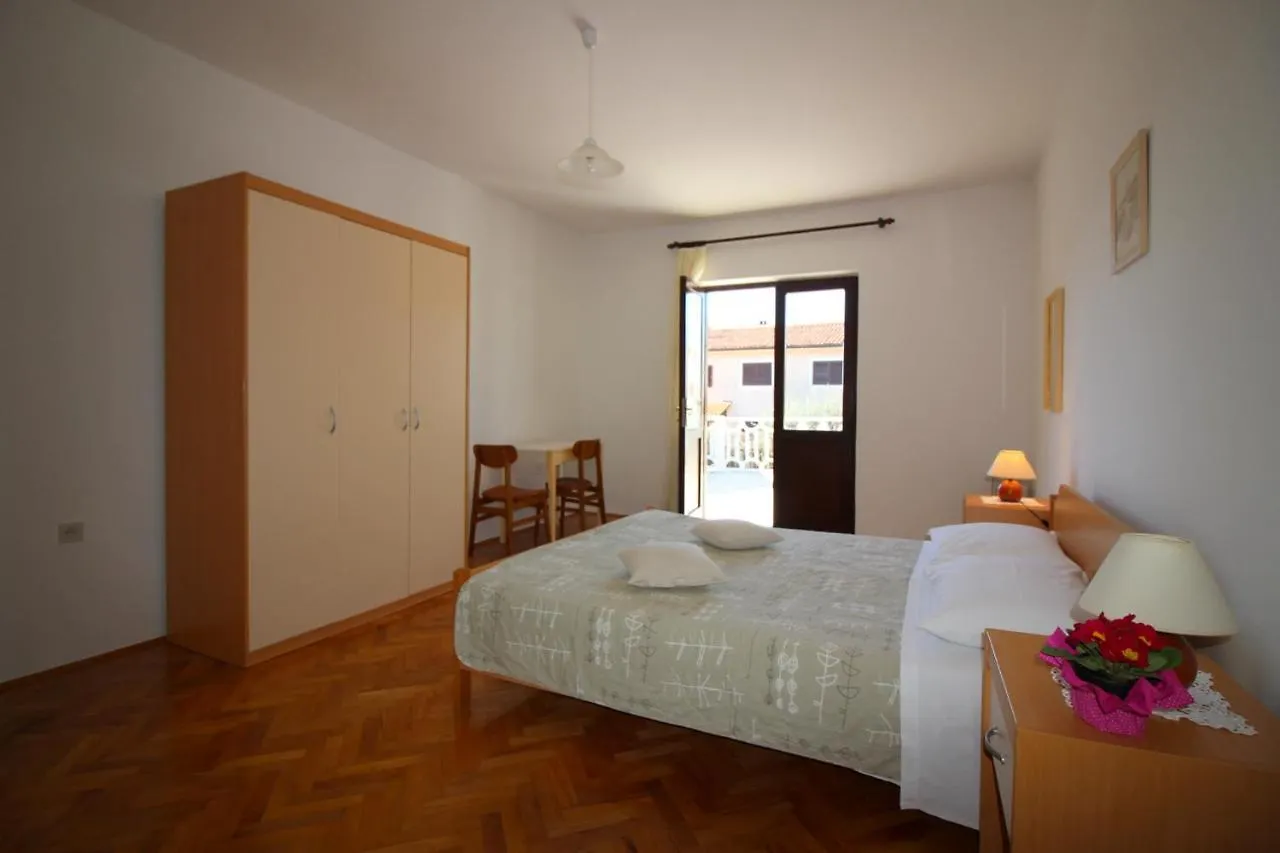Apartment Helena Near The Beach Porec Croazia