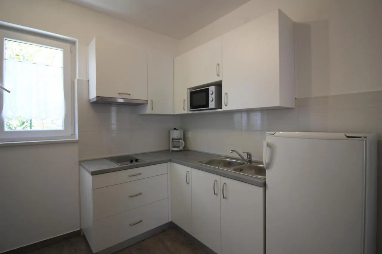 Apartment Helena Near The Beach Porec