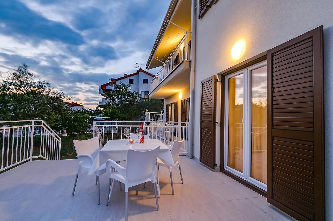 Apartment Helena Near The Beach Porec