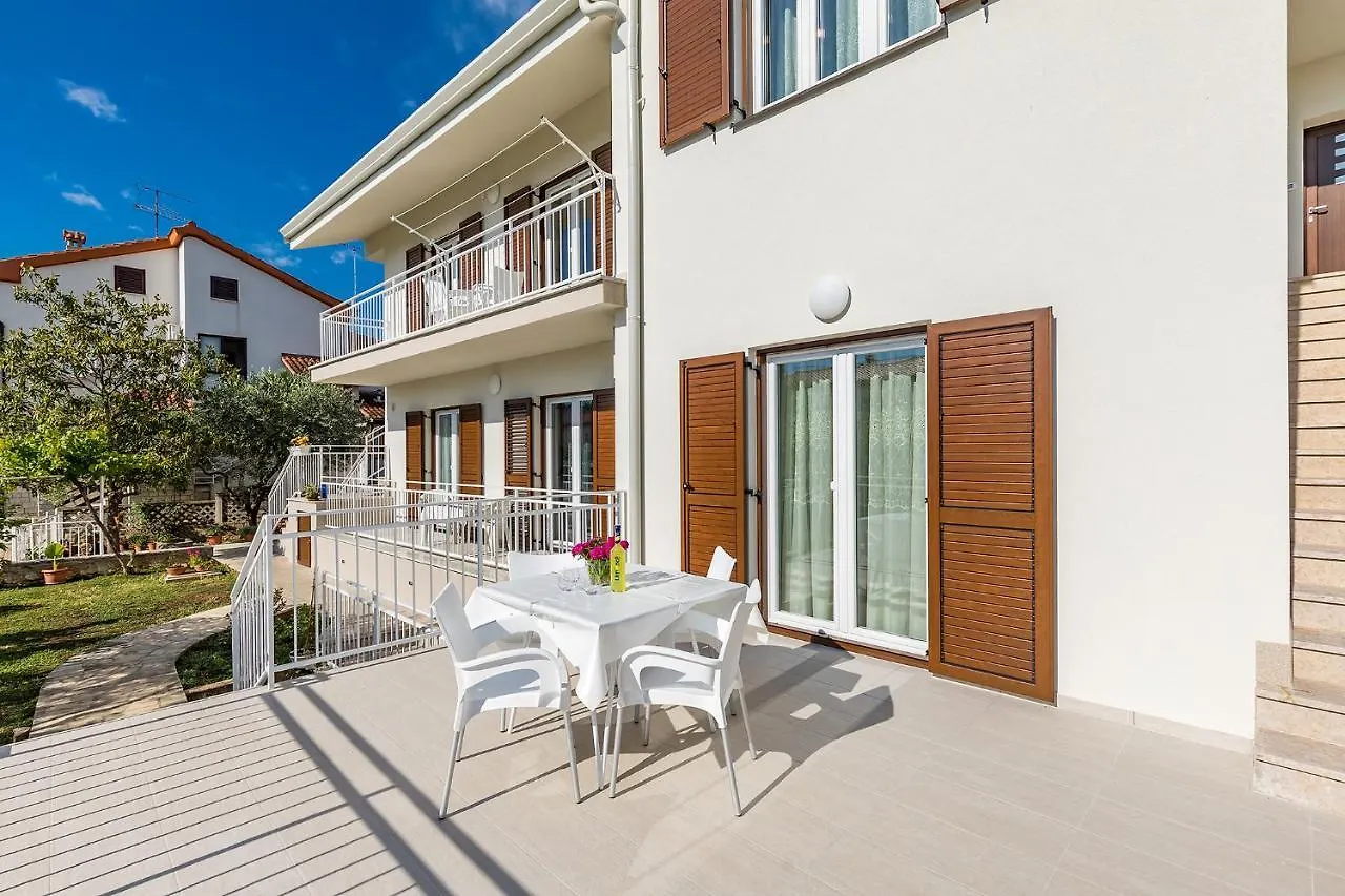 Apartment Helena Near The Beach Porec 0*,  Croazia